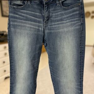 BKE Gabby size 27. Curvy fit. High rise. Straight leg. 27x31-1-2.